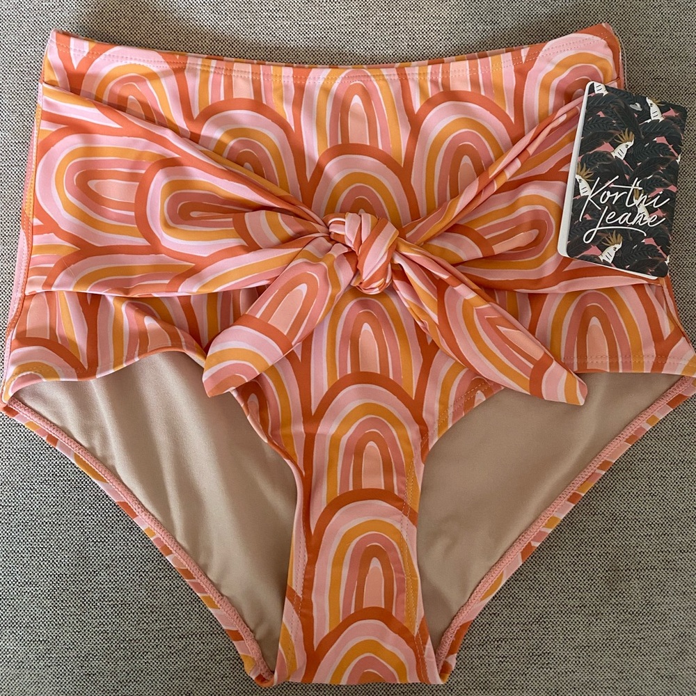 NWT Kortni Jeane Tie- Up- Front Bottoms